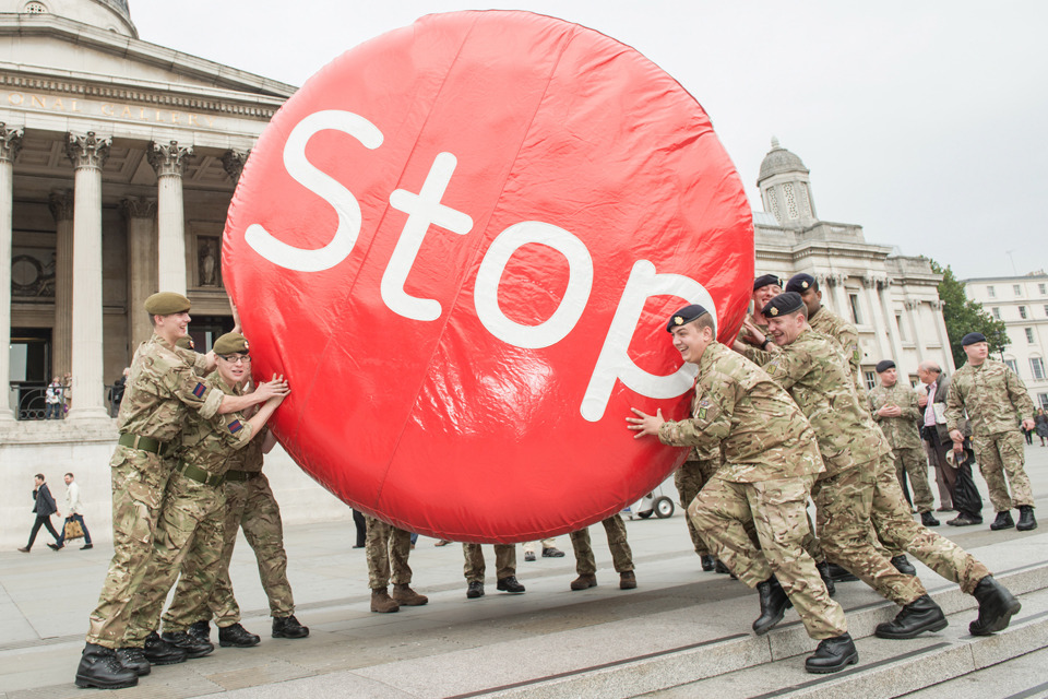 Soldiers urge smokers to quit for Stoptober