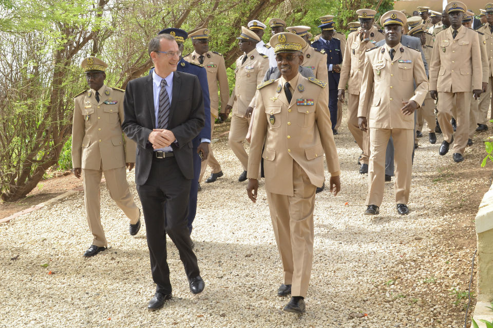 Handover of the peacekeeping english programme centre
