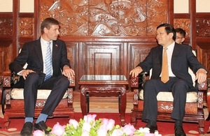 The UK Ambassador Mr Giles Lever presented his Letter of Credentials to the Vietnamese State President Truong Tan Sang on 10 September 2014
