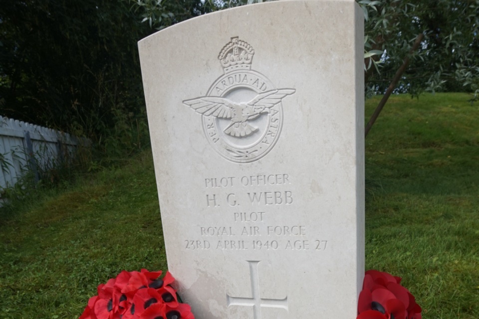 Grave of Lewisham born WW2 Pilot Officer finally rededicated after 77 years