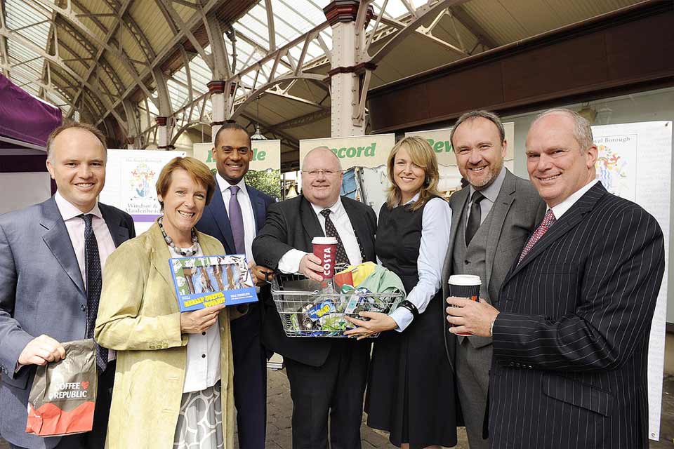 Eric Pickles and Caroline Spelman with a shopping basket