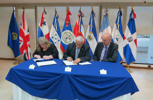 Ambassador Linda Cross and Secretary General of SICA signing an MOU for the UK to become an Extra-Regional Observer of SICA