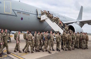 5 Rifles boarding RAF Voyager