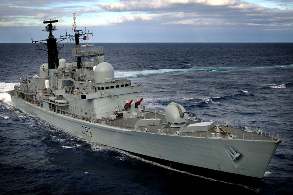 HMS Manchester assists in £1.5m drugs haul
