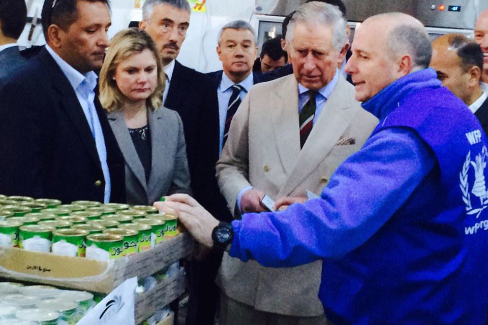 Justine Greening and The Prince of Wales at a WFP supermarket in the Zaatari refugee camp, Jordan. Picture: WFP/Joelle Eid