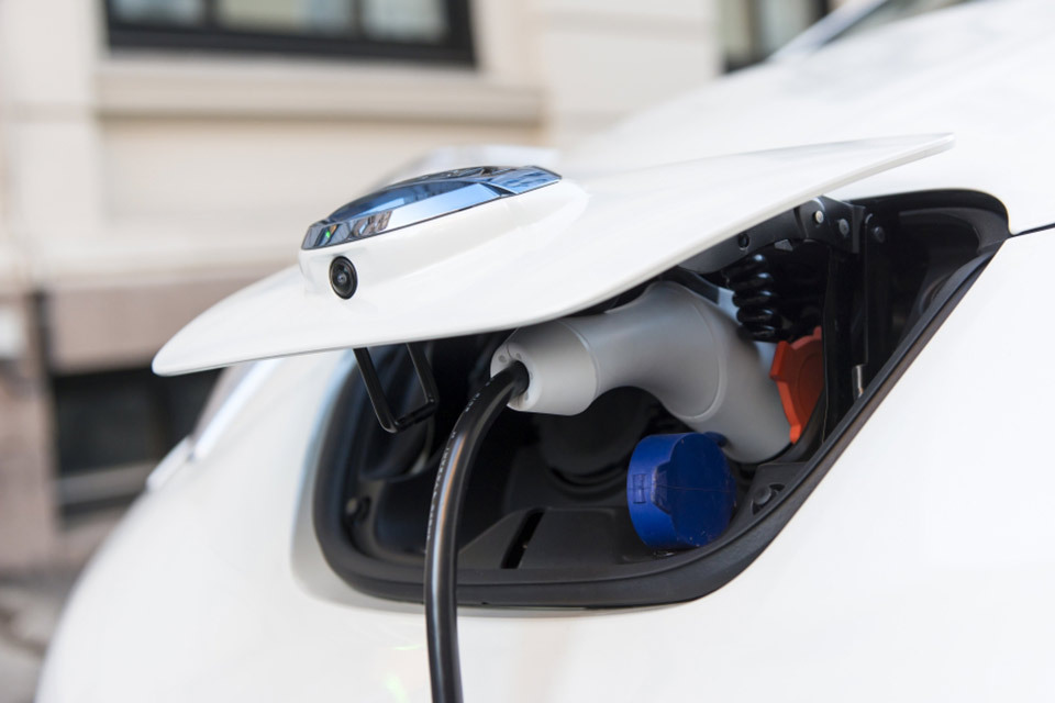 Transport Minister Andrew Jones welcomes huge rise in take up of ultra low emissions vehicles