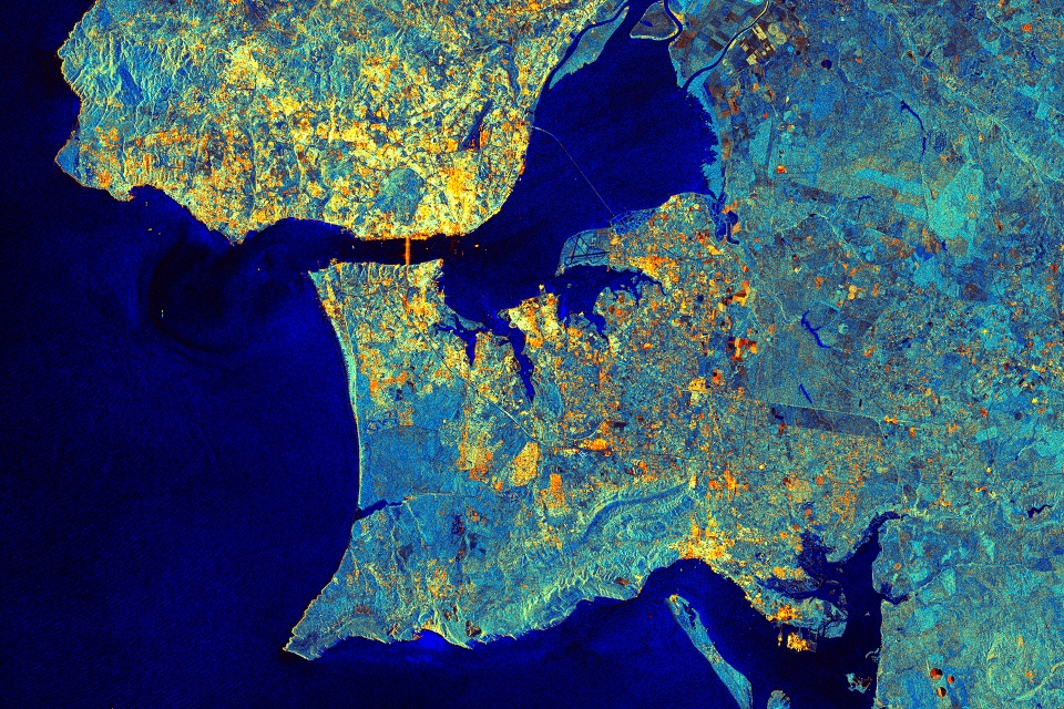 This image from Sentinel-1A’s radar shows the metropolitan area of Portugal’s capital, Lisbon. Copernicus data/ESA (2014)