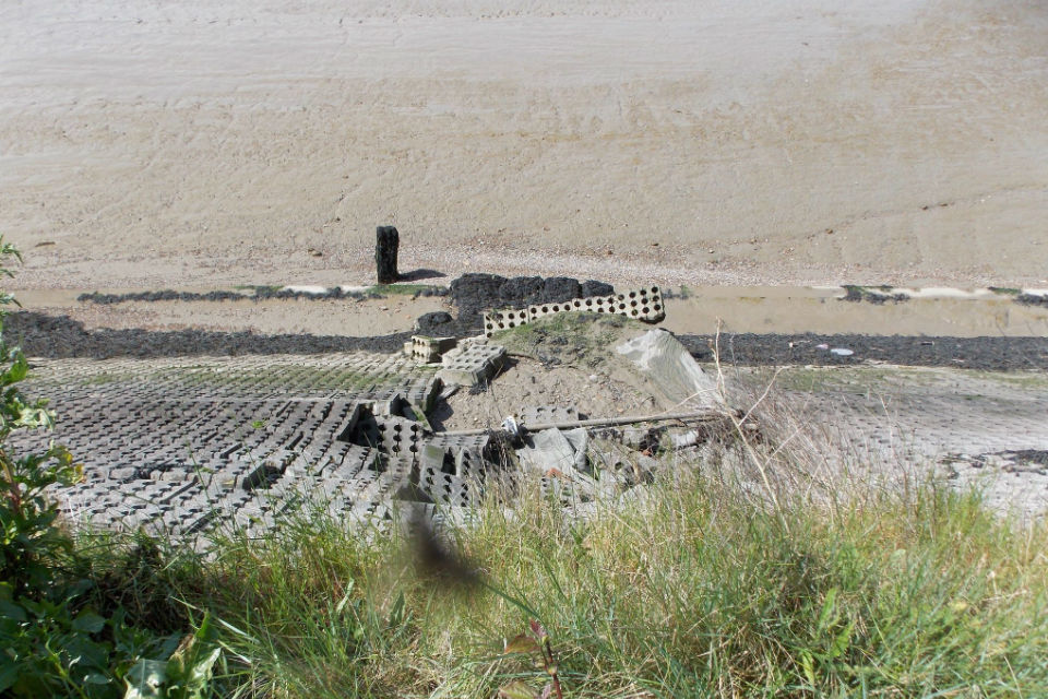 Work starts to repair Purfleet seawall