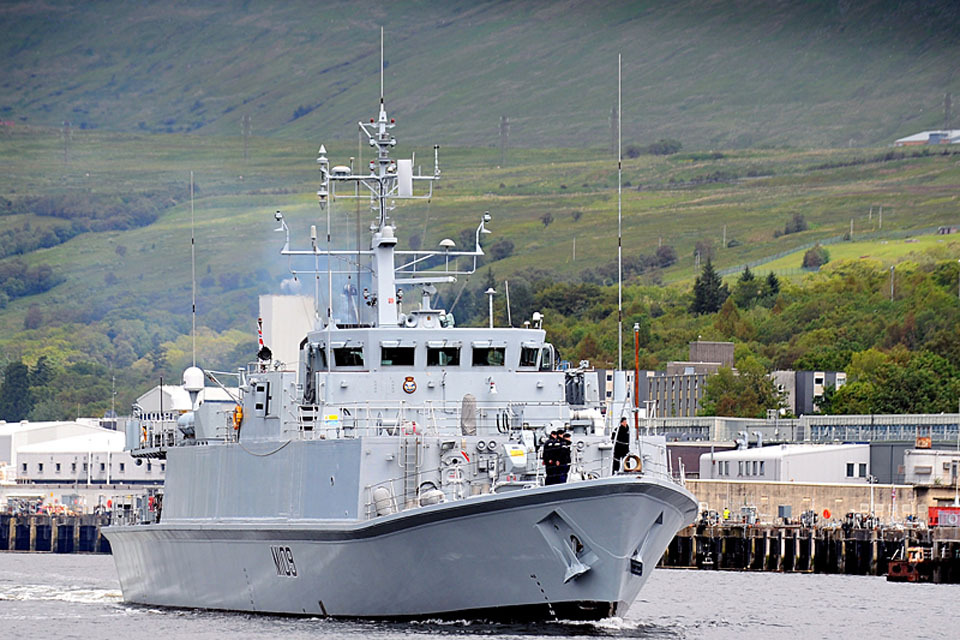 HMS Bangor arrives at Libyan coast