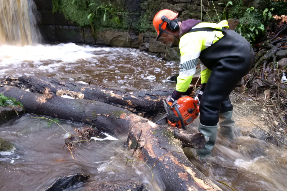Environment Agency warns of flood risk continuing into weekend