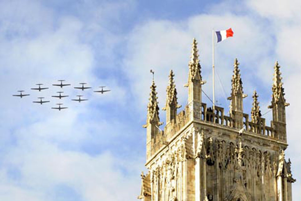 A nine-ship flypast of Tucano aircraft from RAF Linton-on-Ouse over York Minster was part of the commemorations of the wartime efforts of two Free French Air Force heavy bomber squadrons 