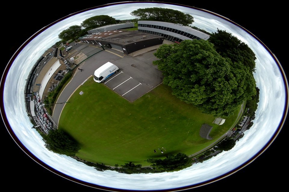Dynamic generation of 3D maps using descending cameras