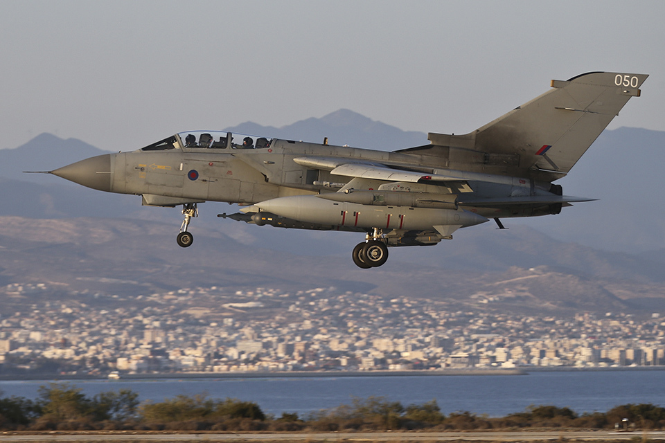 Further air strikes in Iraq