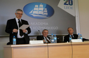 Ambassador Robin Barnett speaks at Leon Koźmiński Academy