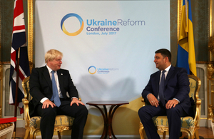 Foreign Secretary Boris Johnson speaking with the Ukrainian Prime Minister Volodymyr Groysman at the Ukraine Reform Conference