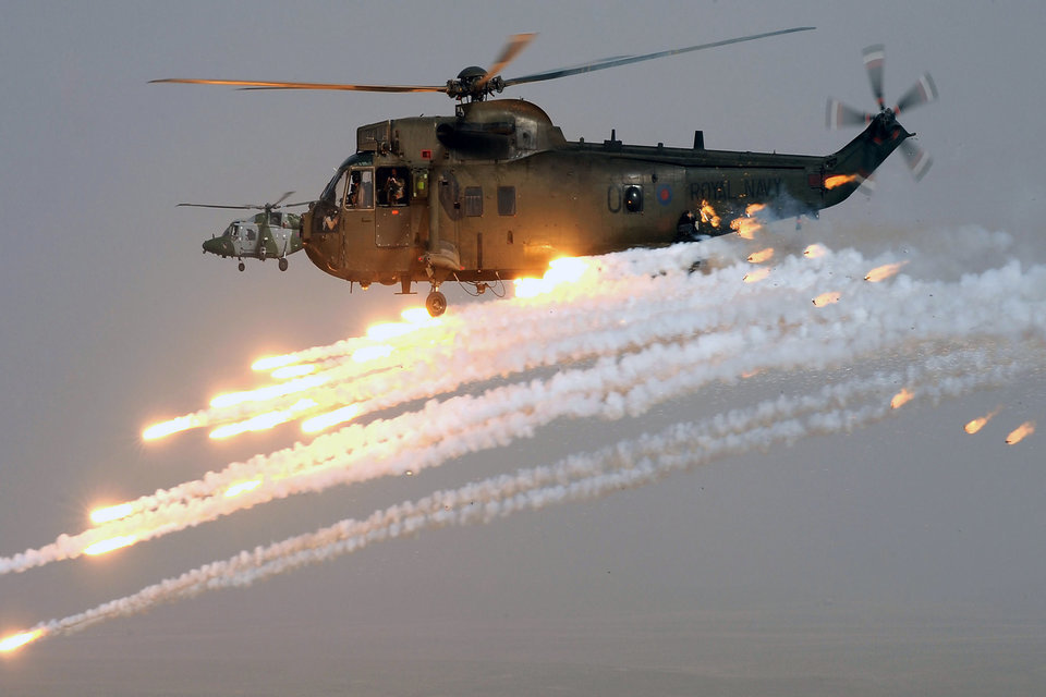 Improving performance of chaff countermeasures through the use of microwires