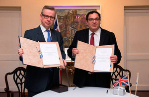 The UK’s Secretary of State for Education, Michael Gove, signed an agreement with his Israeli counterpart Rabbi Shai Piron to increase the two countries’ cooperation on English language training.