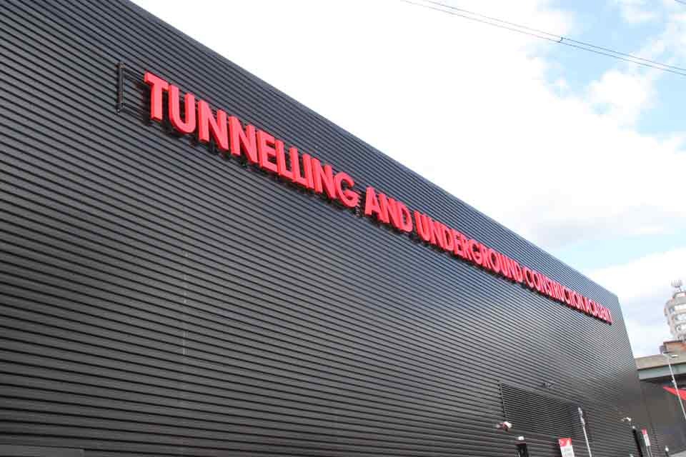 Minister visits Crossrail’s groundbreaking tunnelling academy