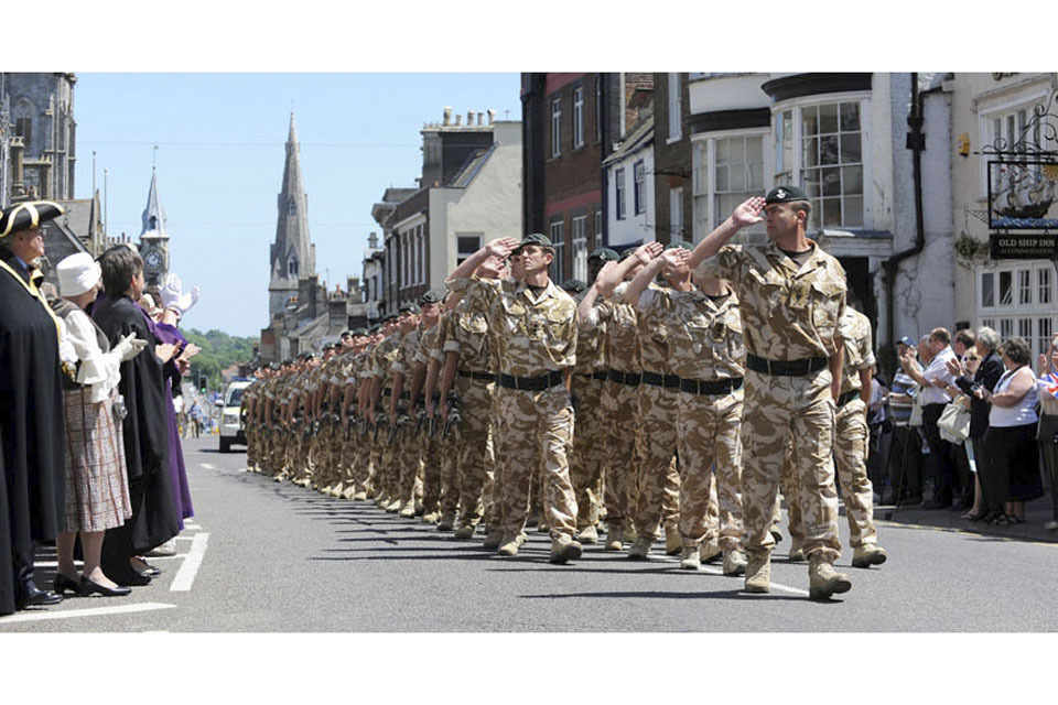 Thousands cheer 4 RIFLES back from Afghanistan