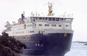 Passenger ferry Hebrides aground