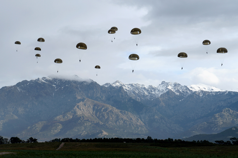 Paratroopers strengthen French connection