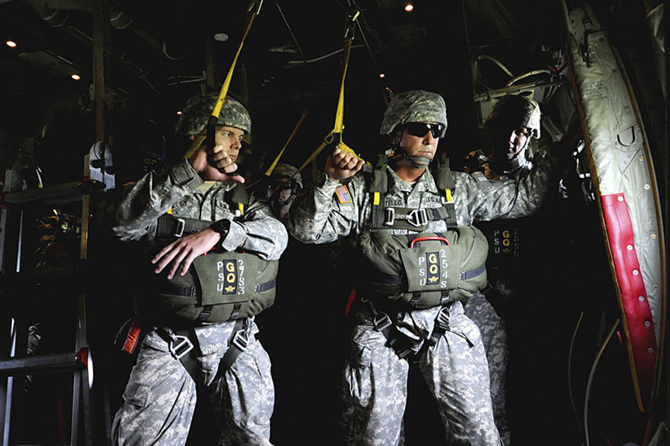 UK and US soldiers strengthen ties with jump onto Salisbury Plain