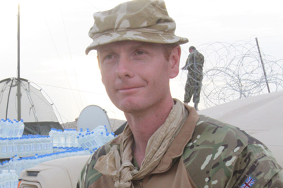 British soldier teams up with Afghan comrades in Ramadan run
