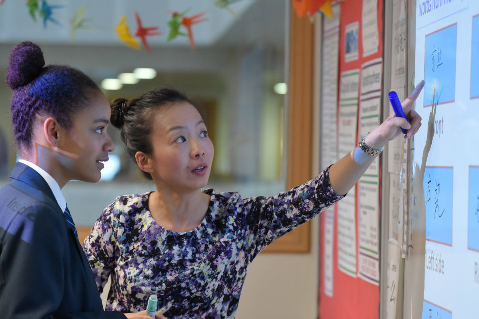 Pupils across England start intensive lessons in Mandarin