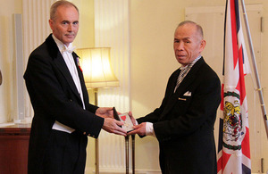 Mr Toji, President of the Kinan International Exchange Association, honoured by The Queen