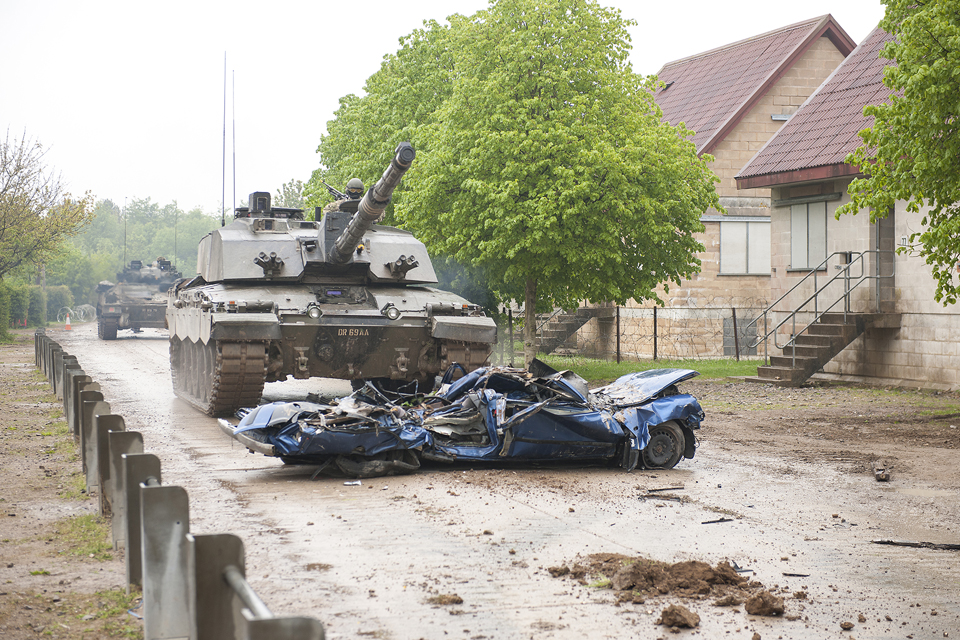 British Army officers and non-commissioned officers on the Challenger 2 Commander's Course