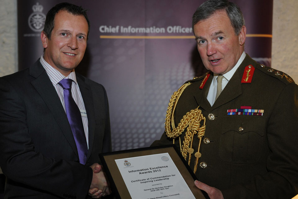 Steve Bissell receives the Inspiring Leadership Award from General Sir Nicholas Houghton