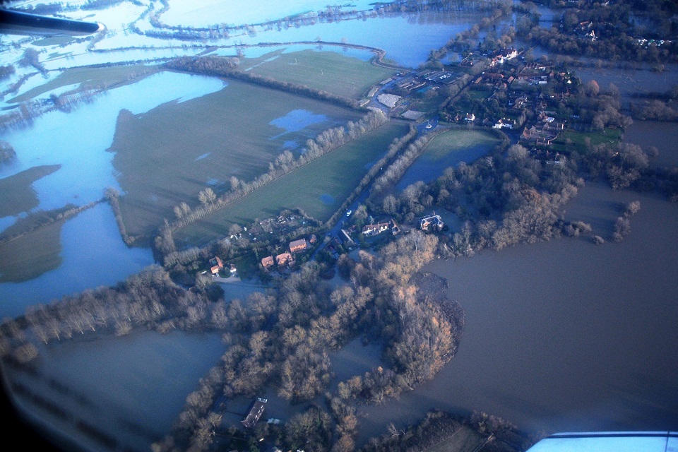 Free flood warnings for EE mobile customers from the North East to South London