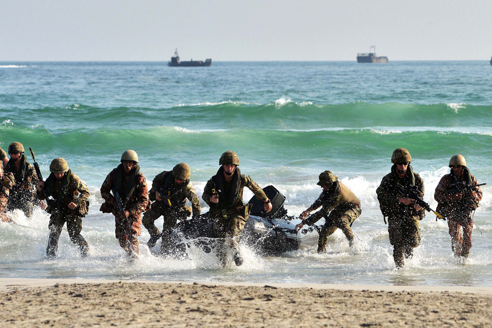 Royal Navy trains off coast of Oman