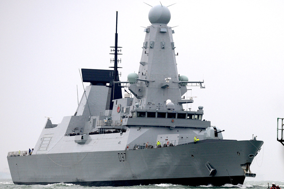 HMS Duncan enters home port for 1st time