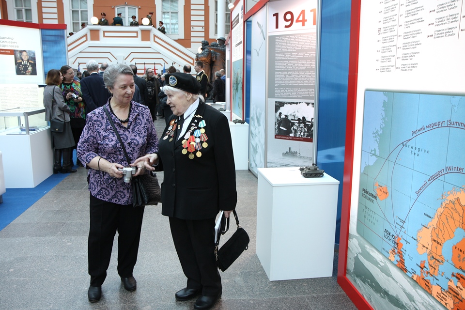 Arctic Convoys veteran attends the opening of the exhibition