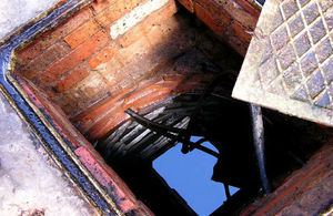 Heating oil in abstraction well
