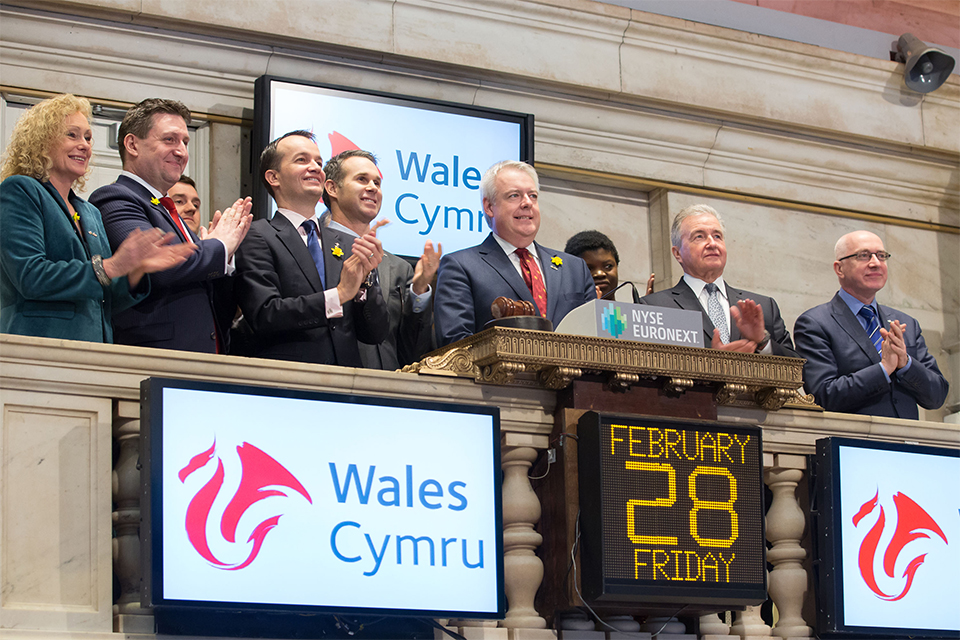 First Minister Carwyn Jones rings the opening bell at the New York Stock Exchange. Photo by Ben Hider/NYSE Euronext.