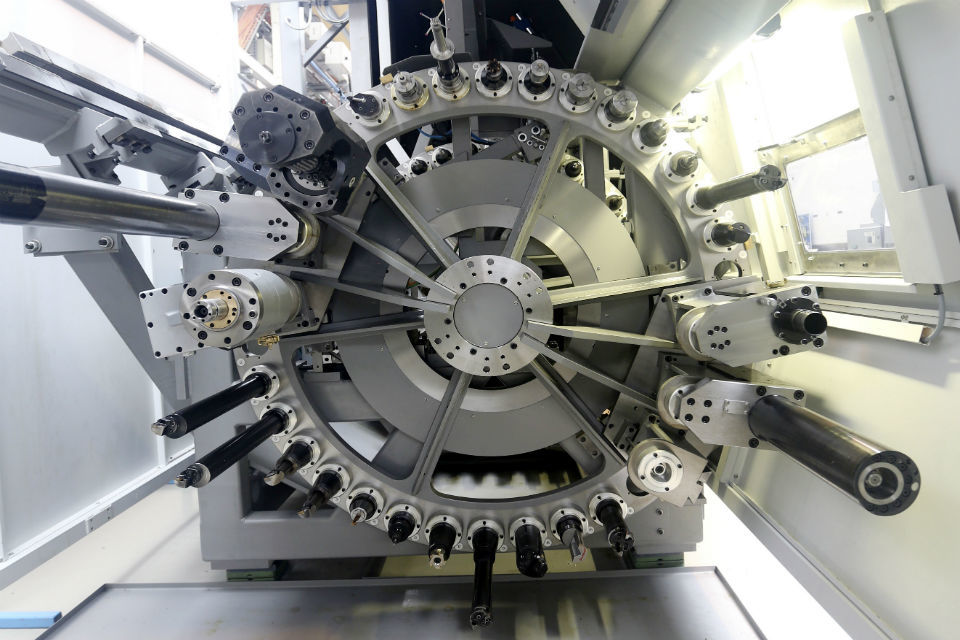 Steering UK innovation: McLaren announces new composites plant