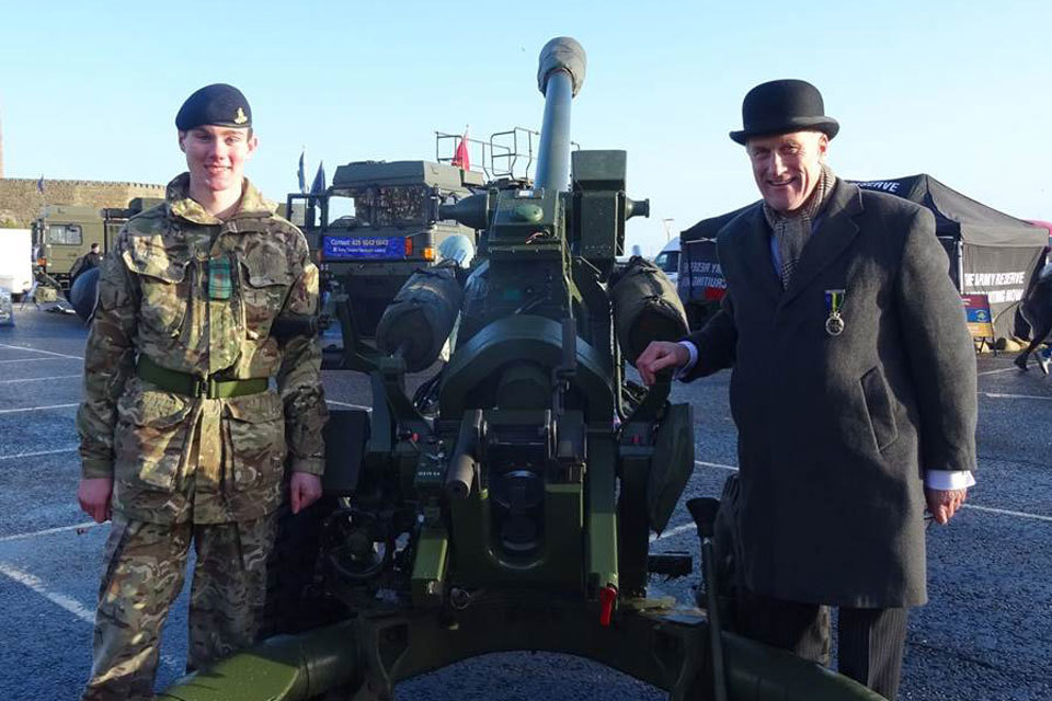 Minister for Reserves visits troops in Northern Ireland