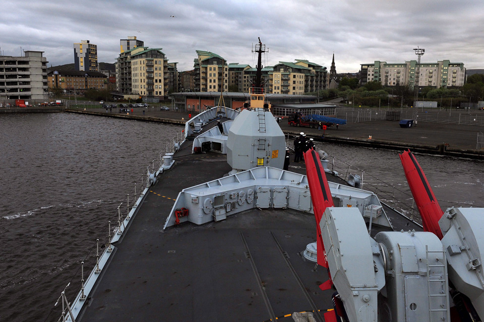 HMS Edinburgh returns to her namesake city for final visit