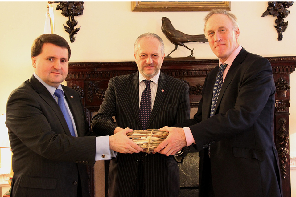 Minister for the Reserves gifts WW2 records to Polish Government