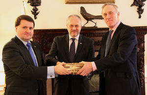 Minister Robert Kupiecki, Ambassador Witold Sobków and Minister Julian Brazier during the archive handover ceremony.