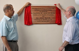 Foreign Office Minister Alistair Burt and President James Michel unveiling the plaque at the opening ceremony of RAPPICC