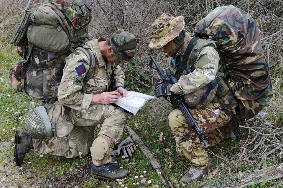 UK and Italian recon forces train together