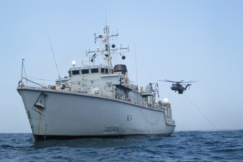 Navy minehunter in Gulf exercises with US Navy