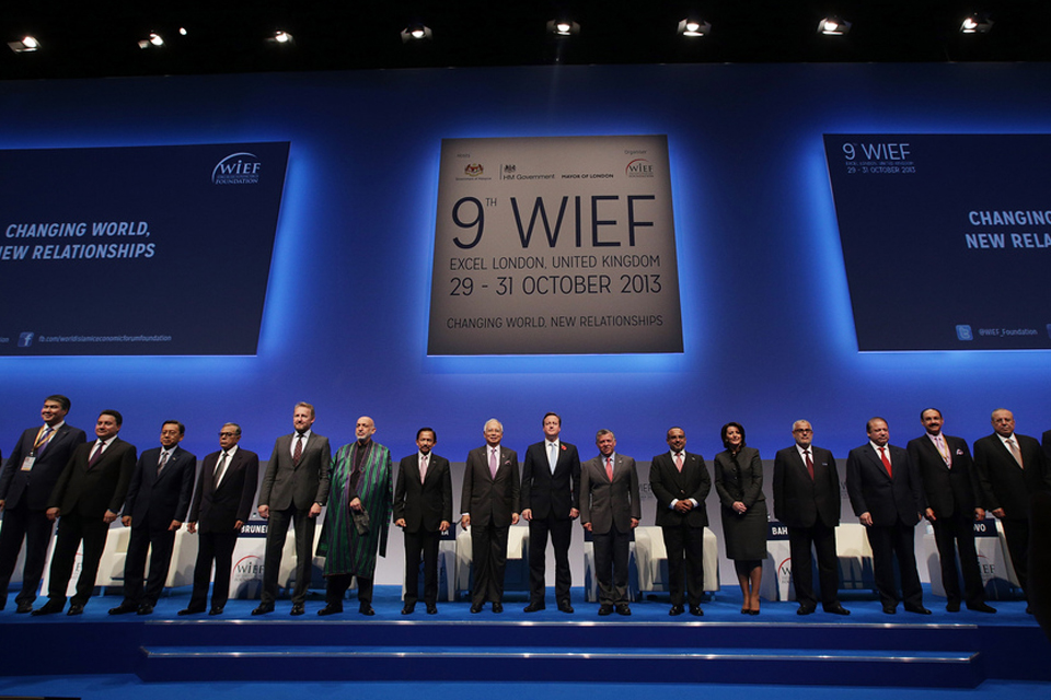 His Majesty the Sultan and other leaders pose for a group photograph during the Opening Ceremony & Leaders Panel at the 9th WIEF. 