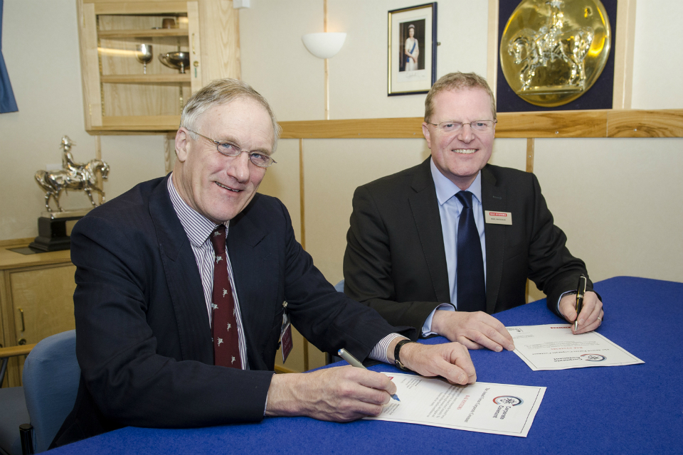 Minister for reserves urges industry to support Armed Forces