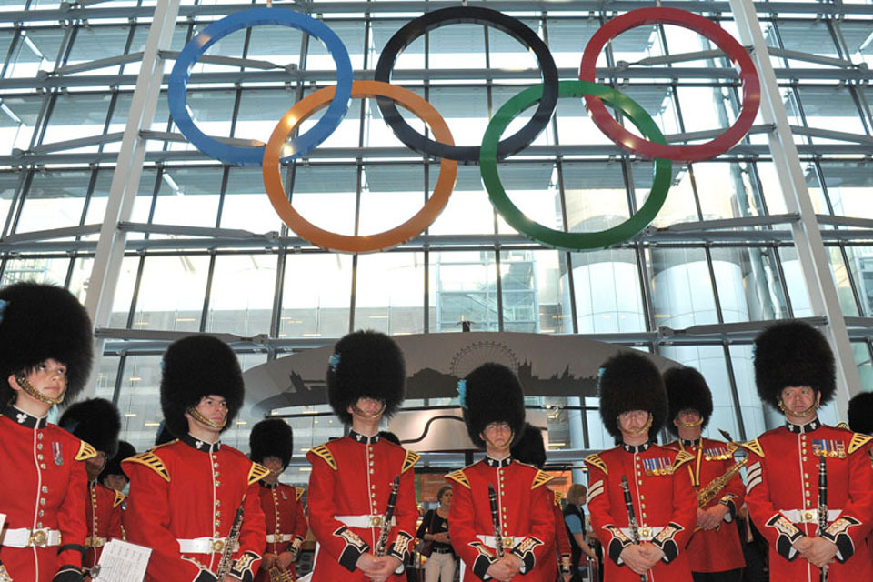 Irish Guards Band helps unveil Olympic Rings