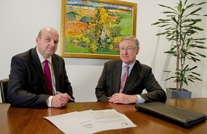 Simon Hayden of Clydesdale Bank (left) and David Godfrey of UK Export Finance