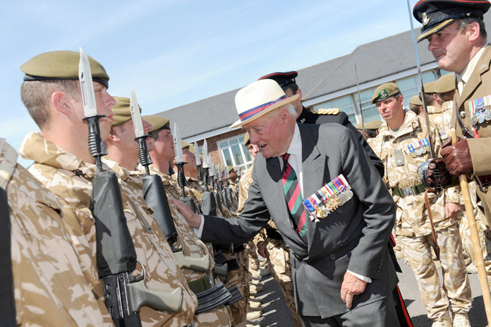 3 YORKS receive Afghanistan medals